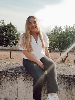 Angela Velasco Cañas