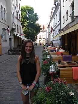 ane alzola
