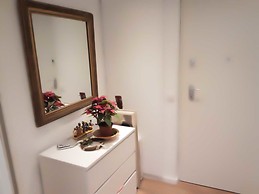 Single room in a very bright apartment in the center of Lisbon