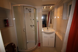 Comfortable studio in the ground floor for rent in Prague 17