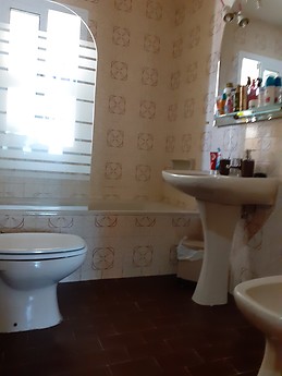 iso grande. 3 habitaciones, 2 baños, cocina, lavadero, salón com