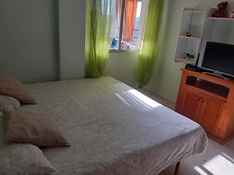 iso grande. 3 habitaciones, 2 baños, cocina, lavadero, salón comedor, terraza comedor, piscina, garaje propio... Luz, agua, e in