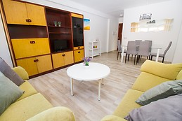 Habitación con aire acondicionado en piso amplio, moderno y lumi