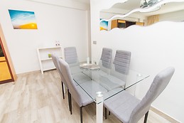 Habitación con aire acondicionado en piso amplio, moderno y lumi