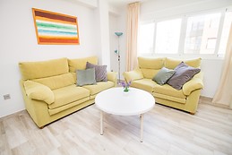 Habitación con aire acondicionado en piso amplio, moderno y lumi