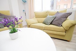 Habitación con aire acondicionado en piso amplio, moderno y lumi