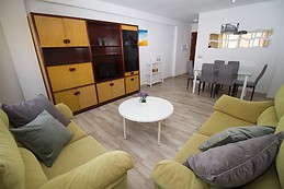Habitación con aire acondicionado en piso amplio, moderno y lumi