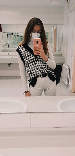Laura R
