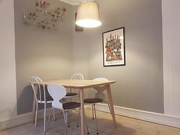 Great apartment close to city center - furnished and ready for t