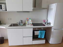 Lovely sunny room in a 3 - bedroom apartment located at Stepanska street - a few steps from the very city center