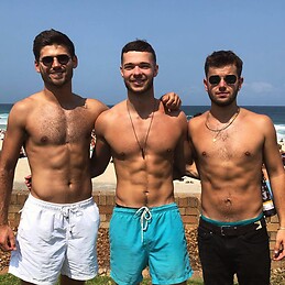 Tomás