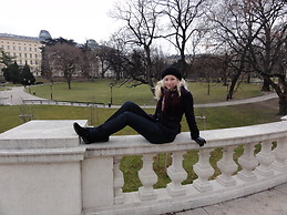 Elina Vi