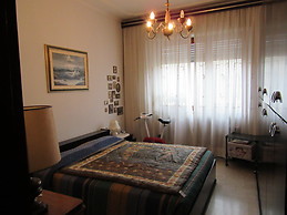 Hermosa habitación en alquiler en piso de estudiantes internacionales en Turín con internet y con ascensor