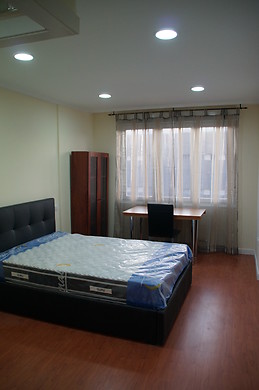 Alquilo Habitación 20 m2 cama 1,40 con baño integrado en piso c
