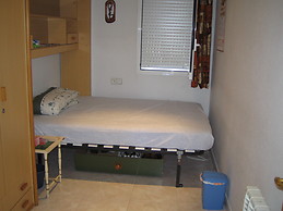 Alquilo habitación con piscina y parking