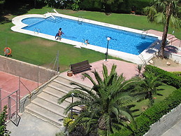 Alquilo habitación con piscina y parking