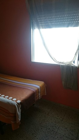 Amplia y cuidada habitación en Málaga