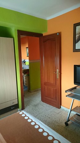 Amplia y cuidada habitación en Málaga