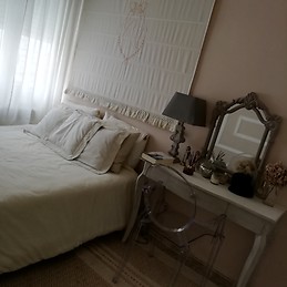 Amplia habitación para chica estudiante