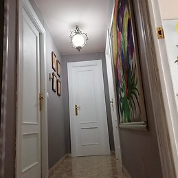 Amplia habitación para chica estudiante