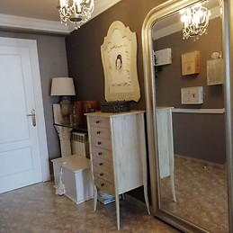 Amplia habitación para chica estudiante