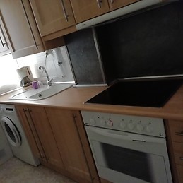 Amplia habitación para chica estudiante