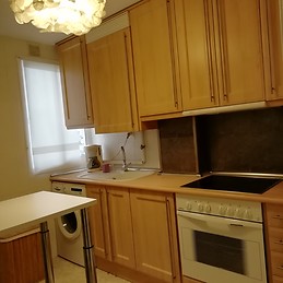 Amplia habitación para chica estudiante