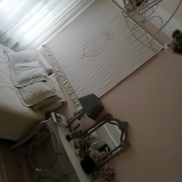 Amplia habitación para chica estudiante