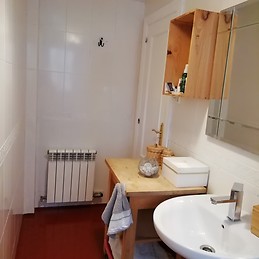 Amplia habitación para chica estudiante