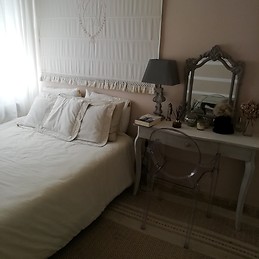 Amplia habitación para chica estudiante