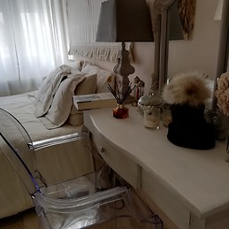 Amplia habitación para chica estudiante