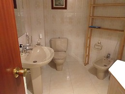 Amplia habitación en pleno centro de Logroño.