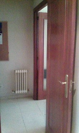 AMPLIA Y LUMINOSA HABITACIÓN. 12 M. ARMARIO EMPOTRADO COMPLETAME