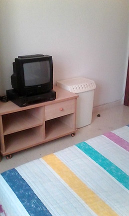 AMPLIA Y LUMINOSA HABITACIÓN. 12 M. ARMARIO EMPOTRADO COMPLETAME