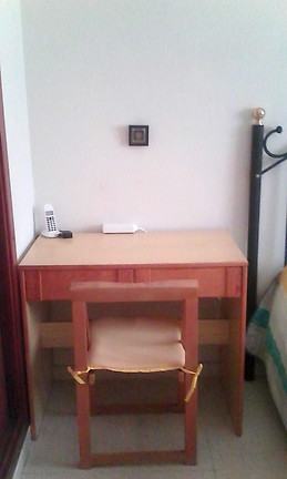 AMPLIA Y LUMINOSA HABITACIÓN. 12 M. ARMARIO EMPOTRADO COMPLETAME