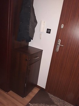 apartament-mieszkanie 52 m, salon z kuchnią plus dwie sypialnie duze z szafą na ubrania jedna sypialnia