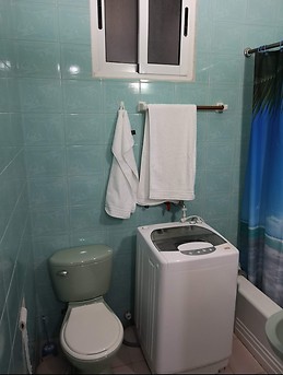Apartamento completo con teléfono y otras comodidades