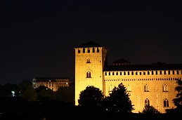 Appartamento ampio e luminoso con 3 camere letto in centro a Pav