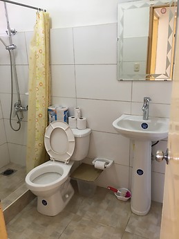 Apto completo de 3 habitaciones a 100 m de La Universidad de la