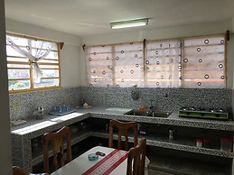 Apto completo de 3 habitaciones a 100 m de La Universidad de la