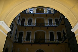 Very central quiet and bright apartment in excellent location