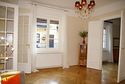 Very central quiet and bright apartment in excellent location