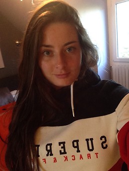 what to buy for 21 year old female