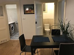 Beautiful furnished room in newly renovated 4+kk available NOW