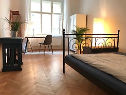 Beautiful furnished room in newly renovated 4+kk available NOW