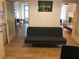 Beautiful furnished room in newly renovated 4+kk available NOW