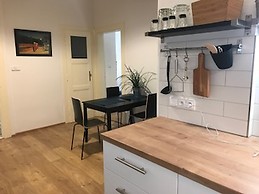 Beautiful furnished room in newly renovated 4+kk available NOW