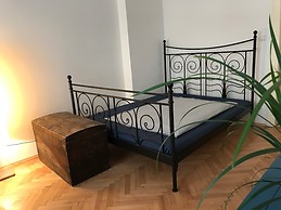 Beautiful furnished room in newly renovated 4+kk available NOW