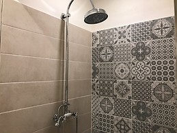 Beautiful spacious furnished room in newly renovated flat availa