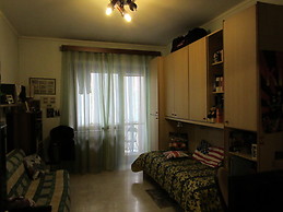 Alojamiento compartido para alquilar en Turín. Habitación perfecta para estudiantes con internet y con ascensor